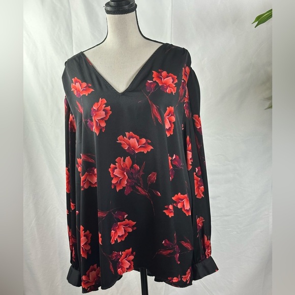 πΊ Ava & Viv Womenβs Plus Size Floral V-Neck Blouse πΊ - Picture 9 of 10